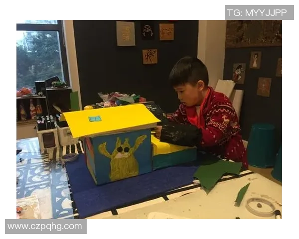 用废旧纸箱打造独一无二的足球明星创意手工教程