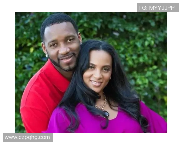 足球明星与妻子甜蜜合照展现幸福生活瞬间的精彩瞬间 足球明星与妻子甜蜜合照展现幸福生活瞬间的精彩瞬间